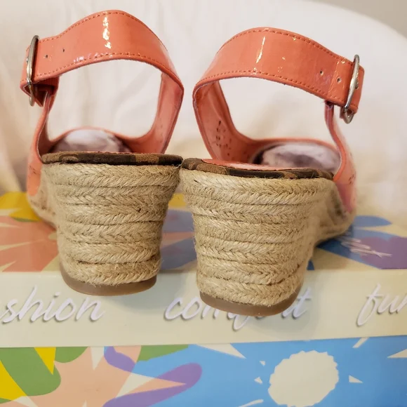 Women's Easy Street Wedge - Picture 2 of 5